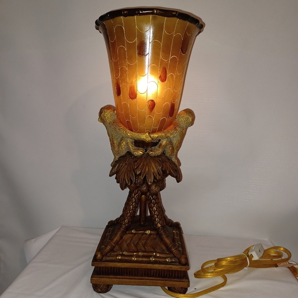 Vintage Intricate Lamp. Monkeys On Palm Tree Ratan Resin Base Mosaic Amber Shade - Picture 8 of 16